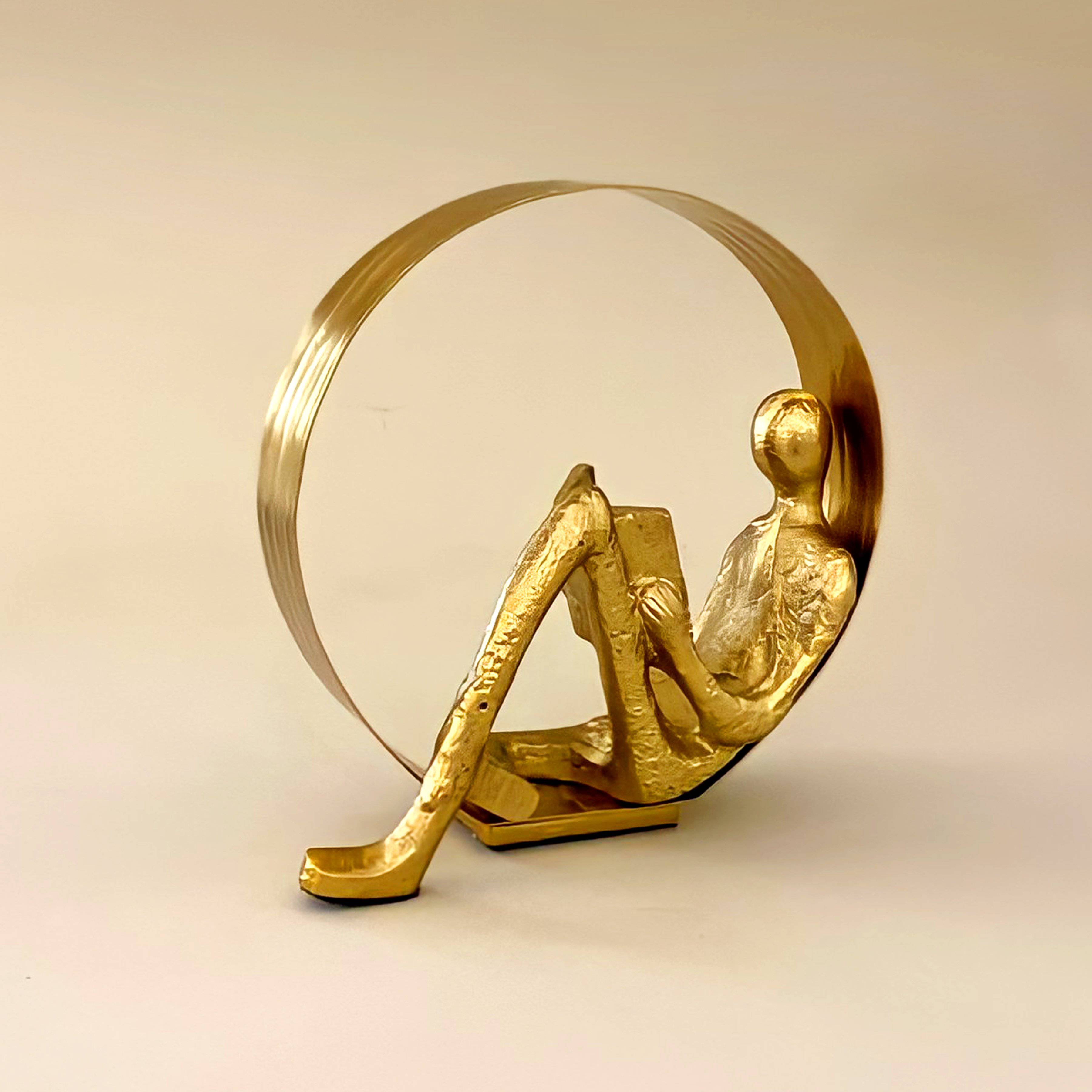 Reading Man sculpture